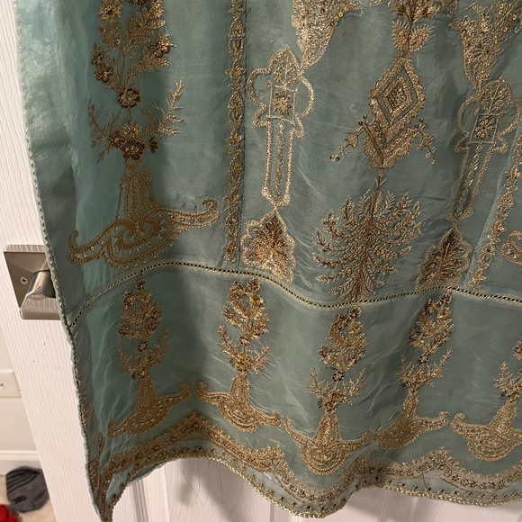 Embroidered Long Sleeve Dress in Green and Gold - Picture 4 of 5